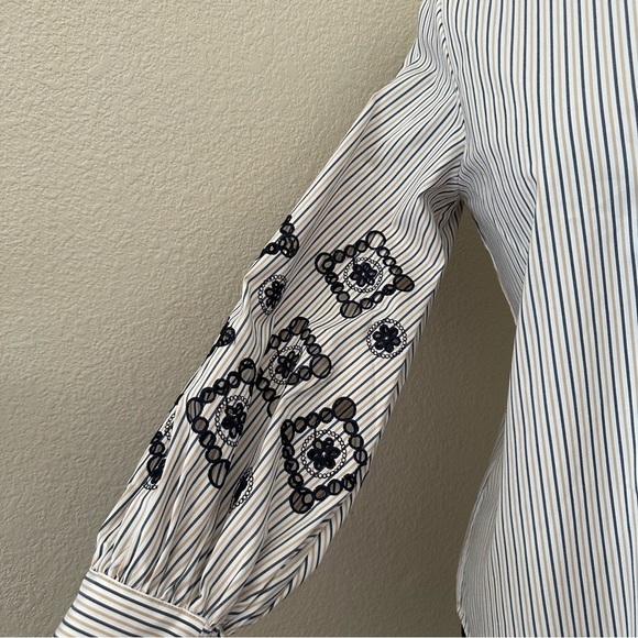 NWT Chico’s Poplin Tunic Embroidered Woven Pattern Button Up Shirt White Navy - Picture 6 of 14